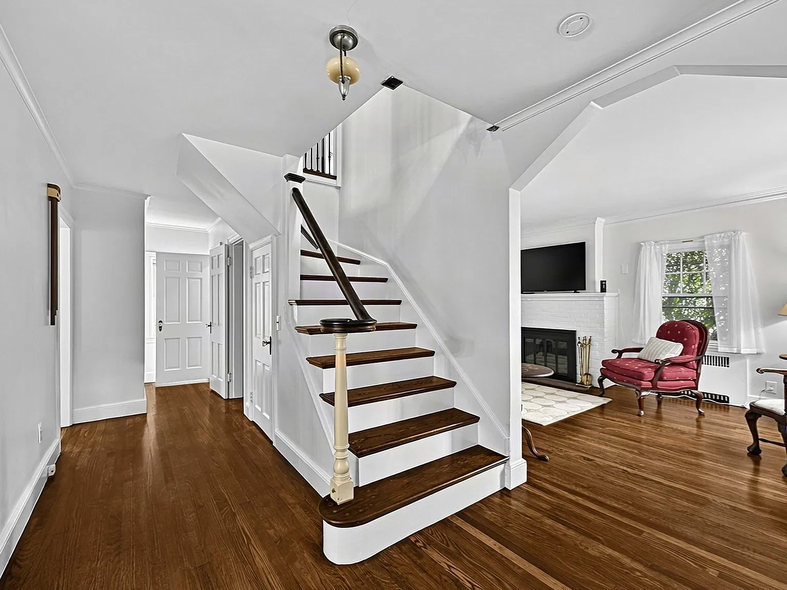 4 bed, 1.5 bath, 1850 sqft, $5,600 — Photo 4