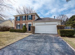 8 Crows Nest Ct, Grayslake, IL 60030