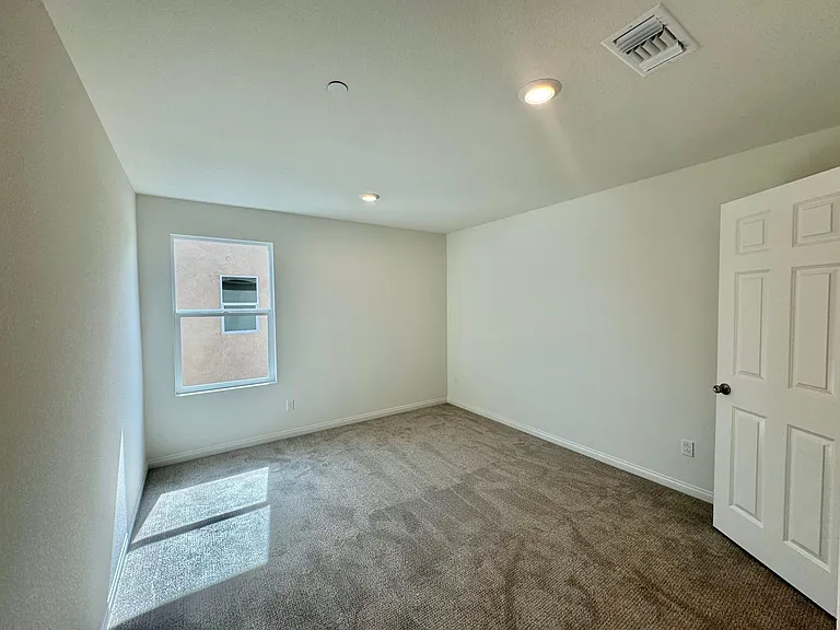 20984 Center St — Photo 3