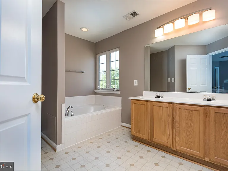 15121 Toccoa Ct — Photo 25