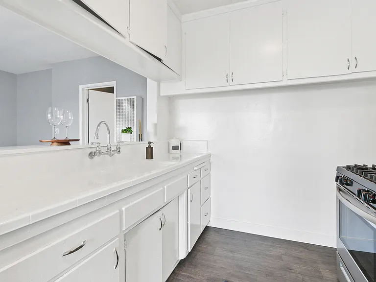 Overland Avenue Apartments — Photo 19