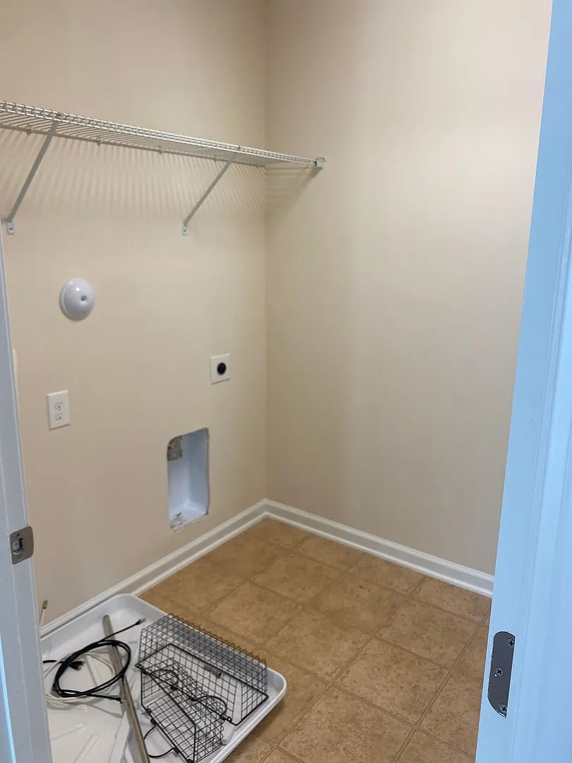 919 Merchants Ct — Photo 2