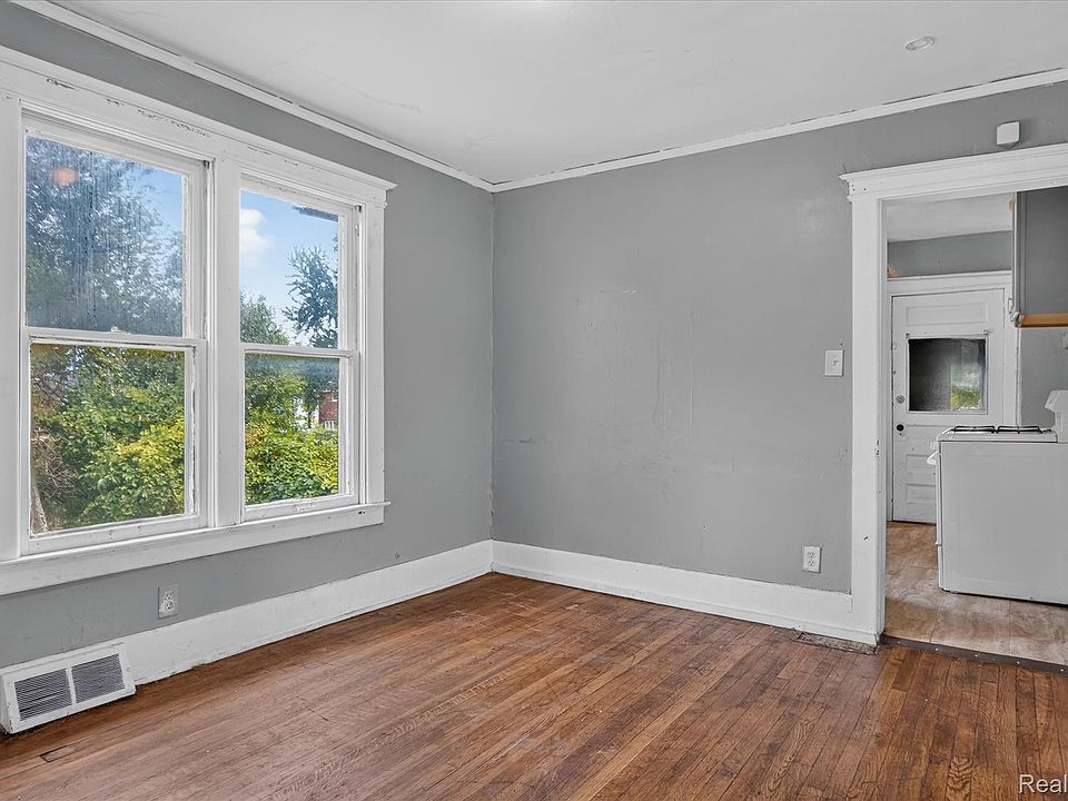 127-9 Buena Vista St W, photo 26