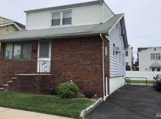 365 Roosevelt St, Fairview, NJ 07022