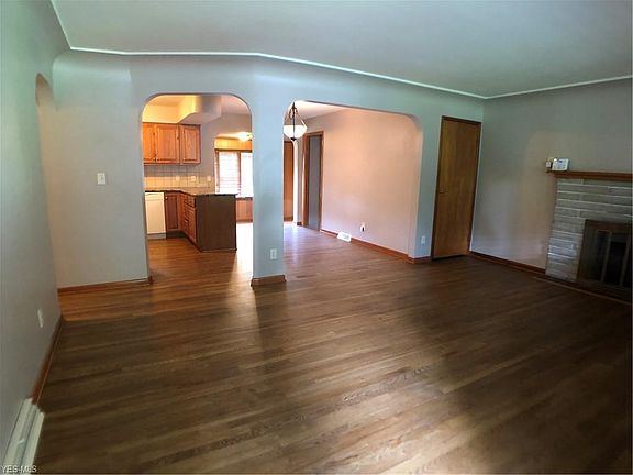 3rd image of 8858 Woodland Dr