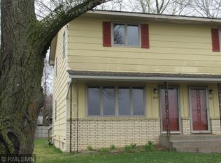 829 Greenway Ave N, Oakdale, MN 55128