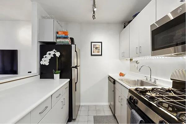 Sold by Douglas Elliman | media 4