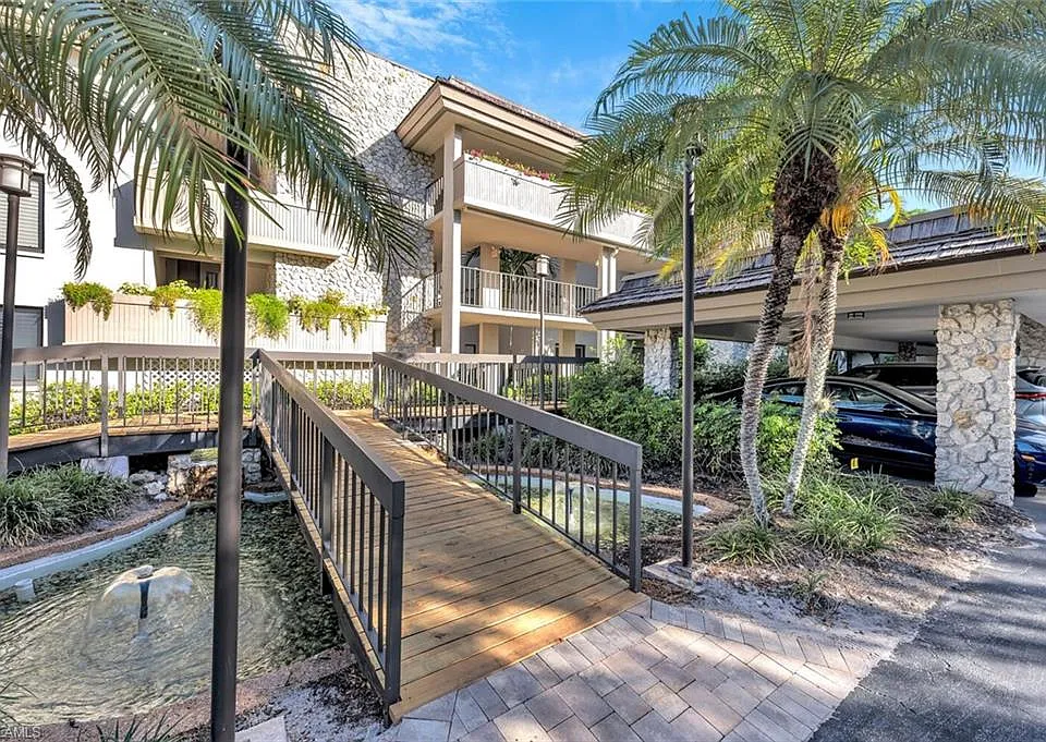 5950 Pelican Bay Blvd #113