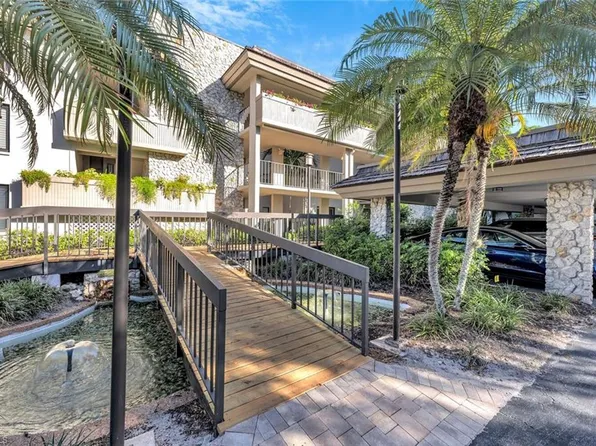 5950 Pelican Bay Blvd APT 113, Naples, FL 34108