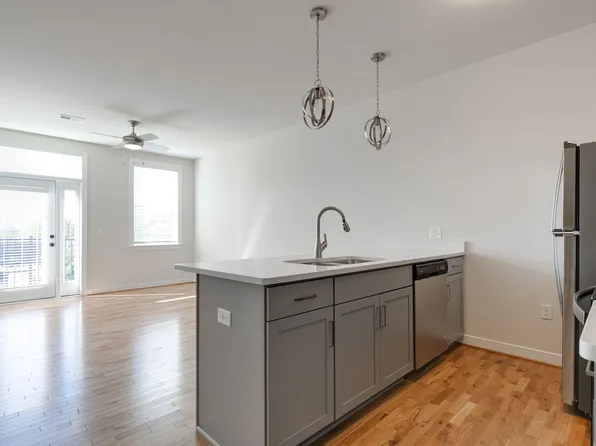 Fresh & Modern Apartment Building in Church Hill w/ tons of Walkability!!