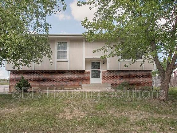 2nd image of 800 SE 19th St #Oak