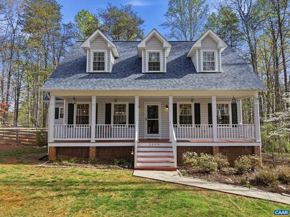 1009 Stonewood Dr, Charlottesville, VA 22911