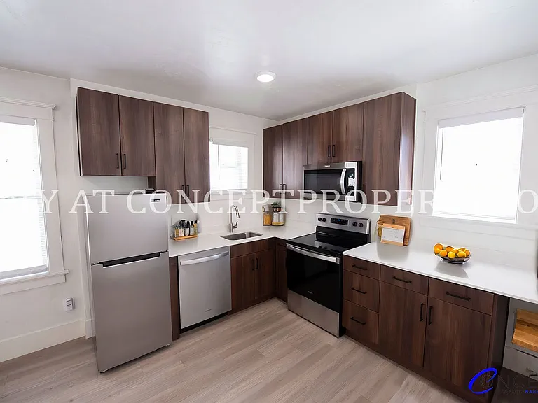Clairmont — Photo 107