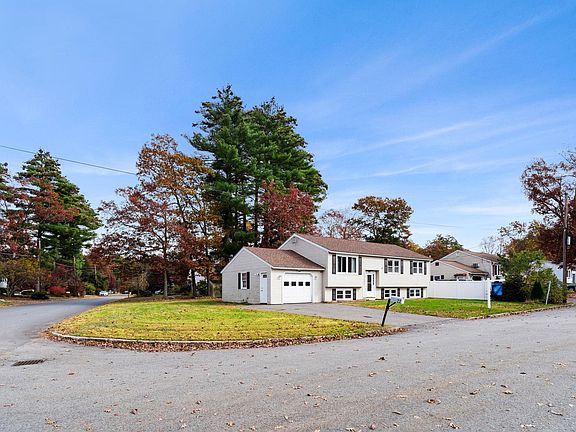 3rd image of 22 WESTBORN Drive