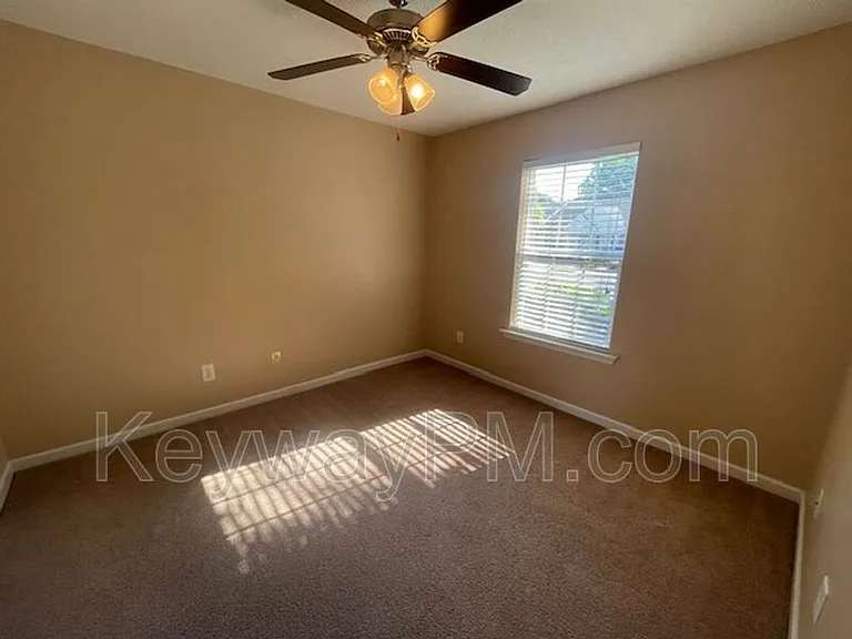 208 Satomi Way — Photo 6