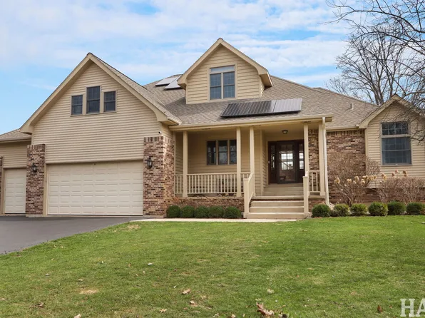 202 Country Club Dr, McHenry, IL 60050