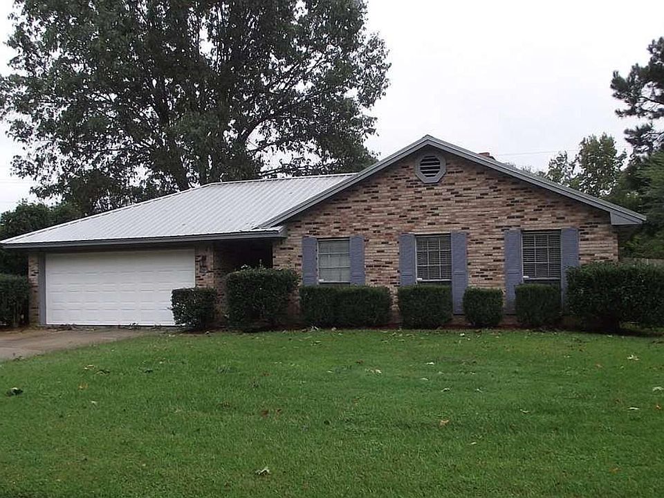 1st image of 131 Twin Oaks Dr
