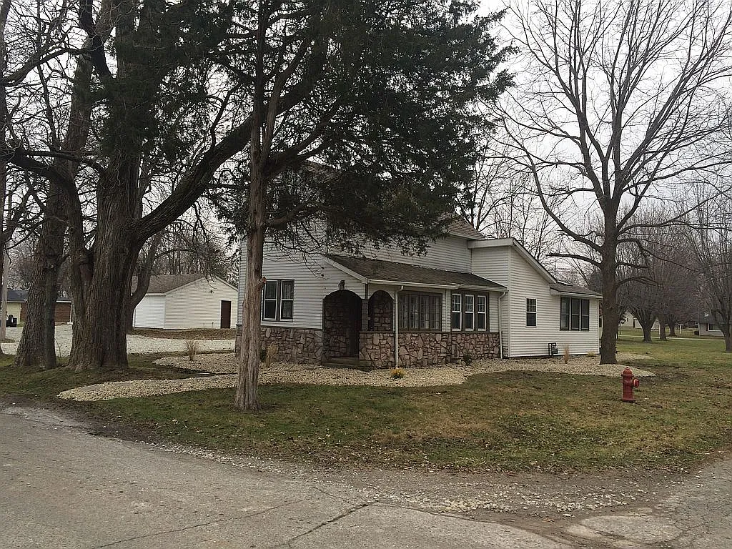 903 Madison St photo 1