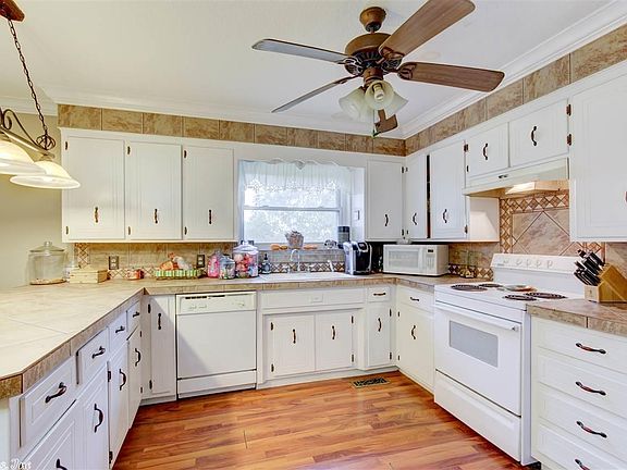 5th image of 213 Browning Dr
