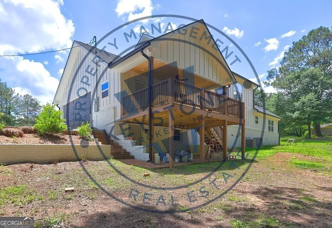 4 bed, 4.0 bath, 3900 sqft, $3,500 — Photo 2