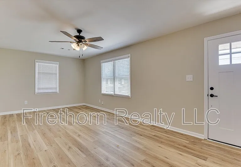 1006 Skyview Dr — Photo 5