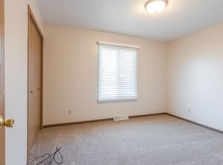 612 E Madison St, Mackinaw, IL