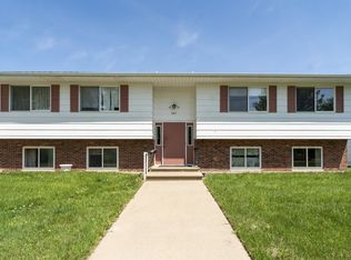 309 E 2nd St #4, Vinton, IA 52349