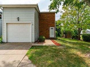 1532 Hunt Dr APT E, Normal, IL 61761
