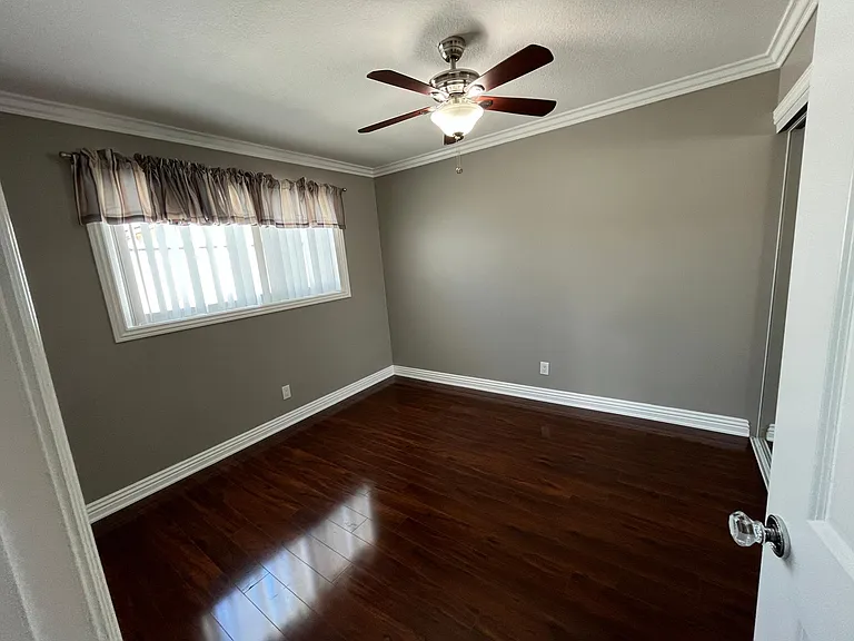 407 N Clinton St — Photo 17
