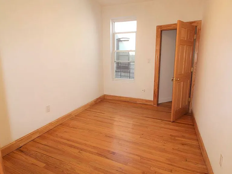 441 16th St #4L — Photo 5