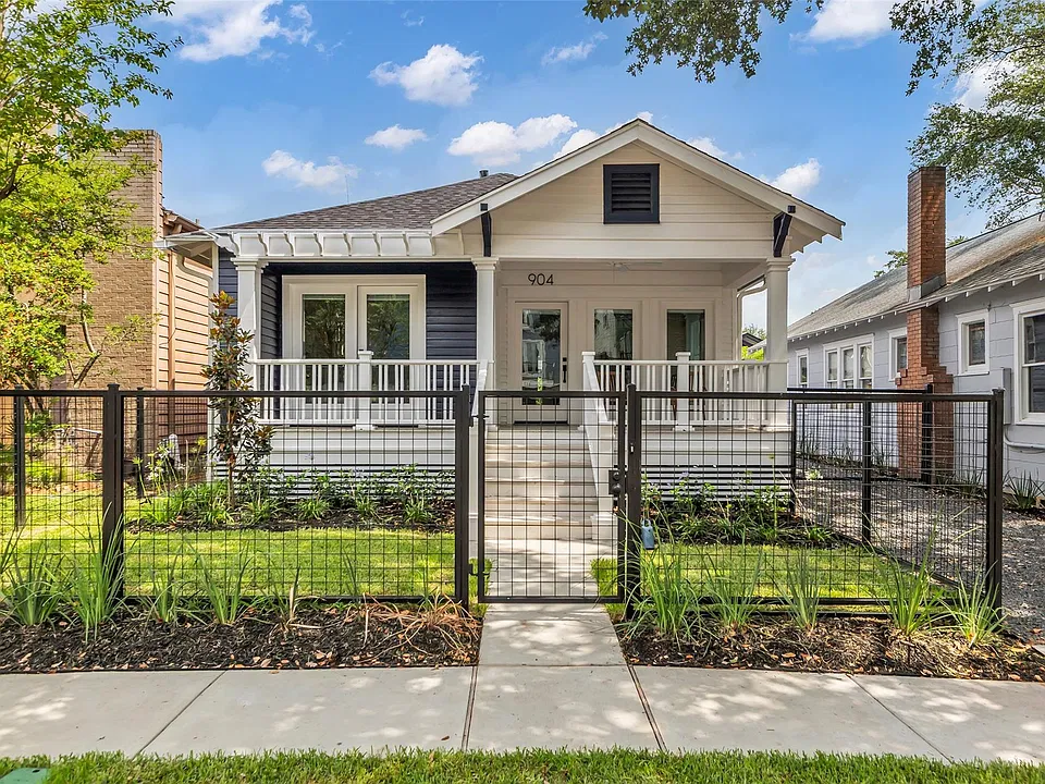 904 Willard St