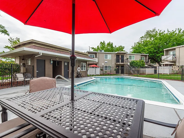 Gold Creek Apartments — Photo 14