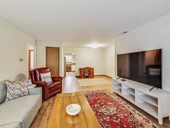 2nd image of 120 E Winchester Rd APT D