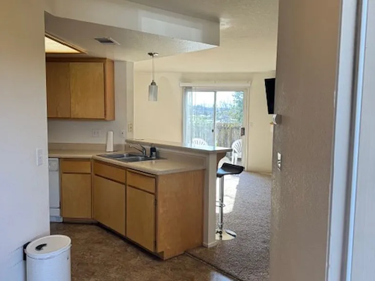 1425 Serrano Pl — Photo 2