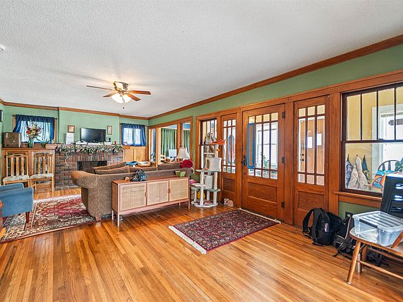 3rd image of 3921 Douglas Ave