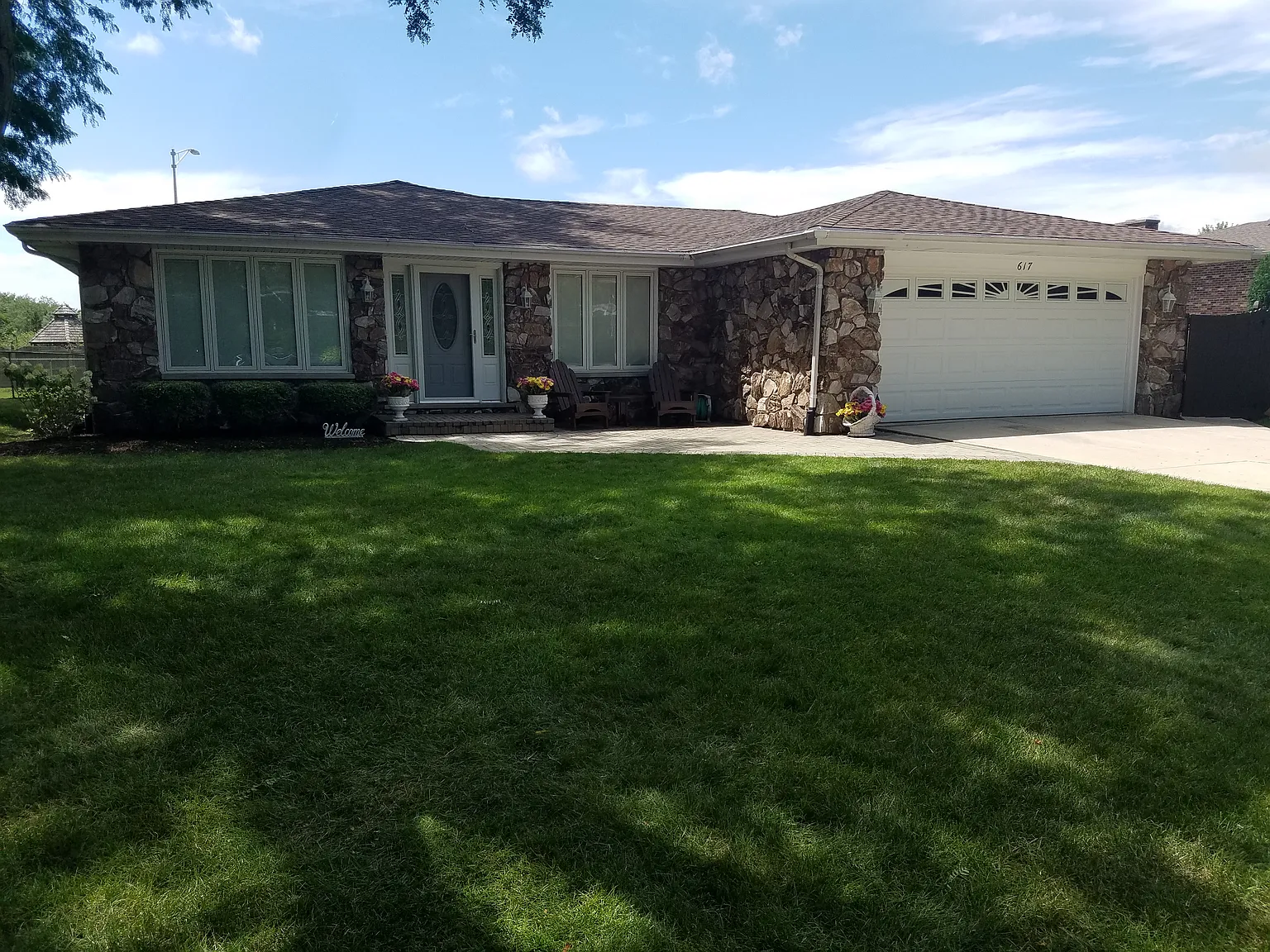617 Fairlane Dr photo 1
