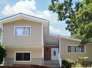 9 Seaside Ave, Sound Beach, NY 11789