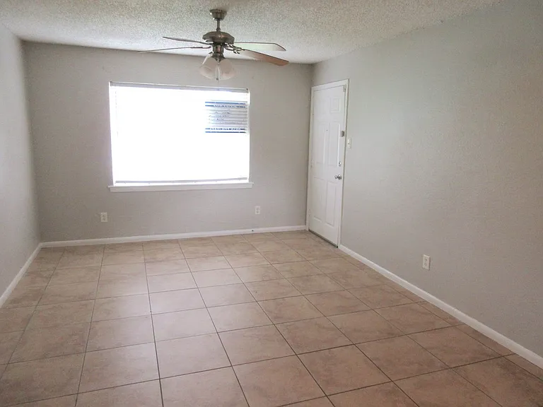 1230 Shadowdale Dr #6 — Photo 4