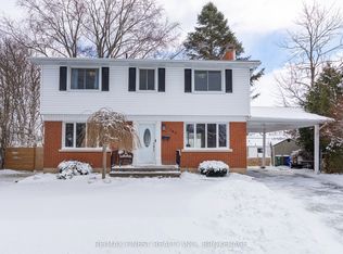 140 Falkirk Ter, Kingston, ON K7M 4C2