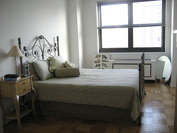 2nd image of 200 E 72nd St APT 25L