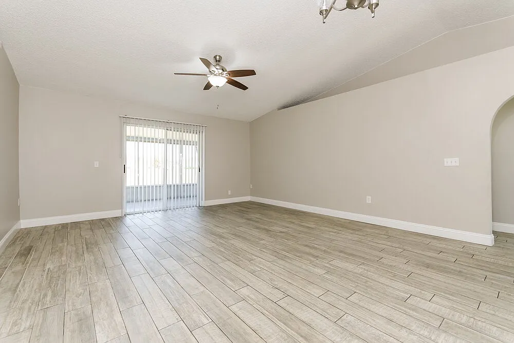 3 bed, 2.0 bath, 1264 sqft, $3,050 — Photo 4