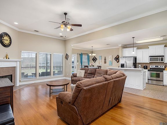 4th image of 39138 Balmoral Dr