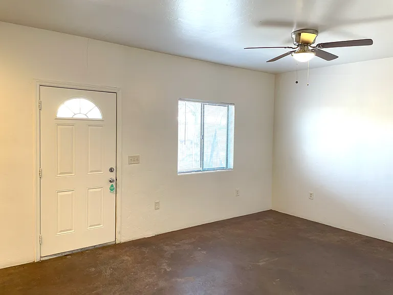 1307 W Saint Clair St #2 — Photo 7