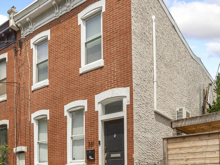 331 E Thompson St — Photo 33