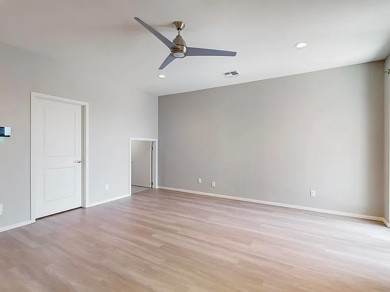 4547 Villa Loma Ln NE — Photo 10