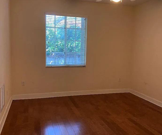 bedroom 2 next to master bedroom (office)