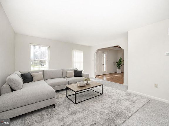 5th image of 381 Brianna Cir