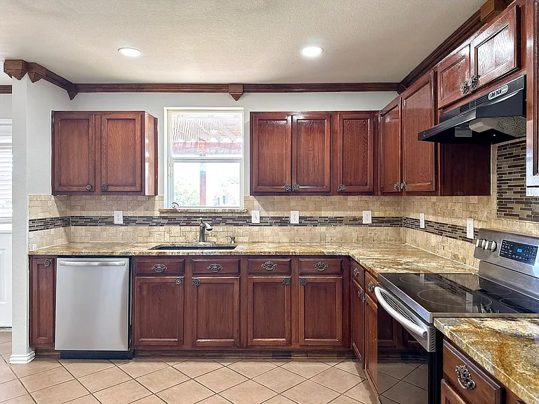 5049 Mosaic Dr — Photo 7