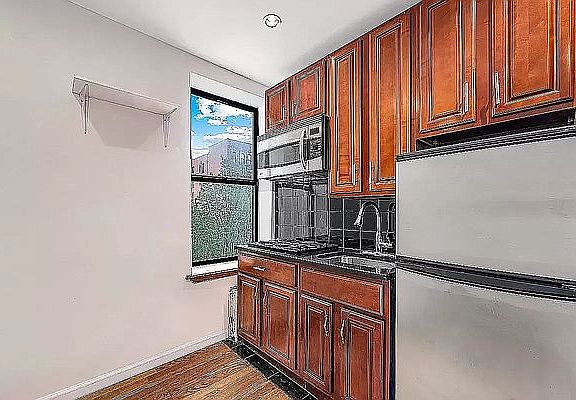 3rd image of 619 E 5th St #88