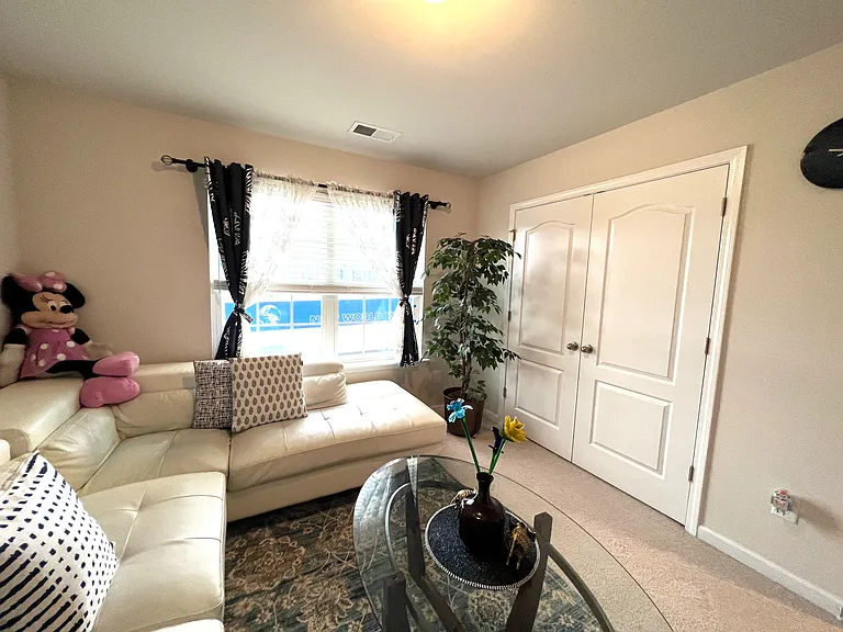 1031 Winnett Dr — Photo 50